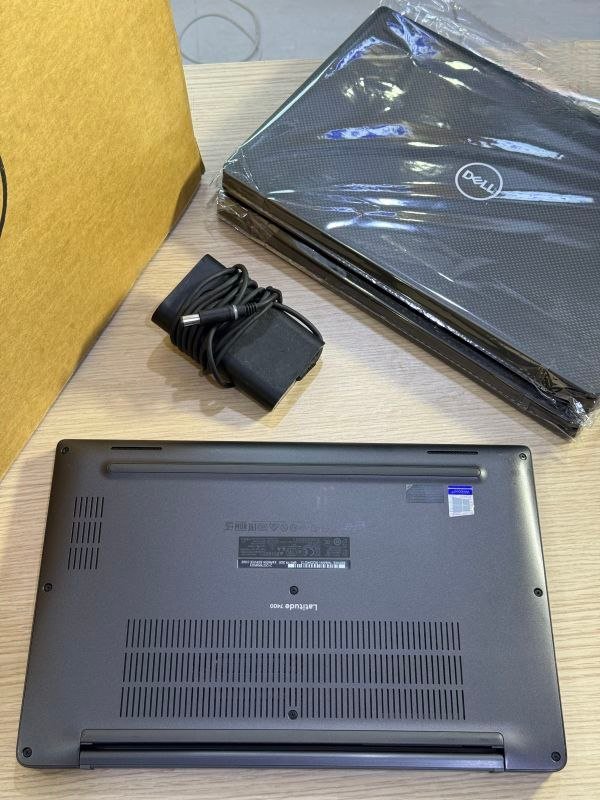 Dell Latitude 7400 Intel®️ Core™️ i7 view 3