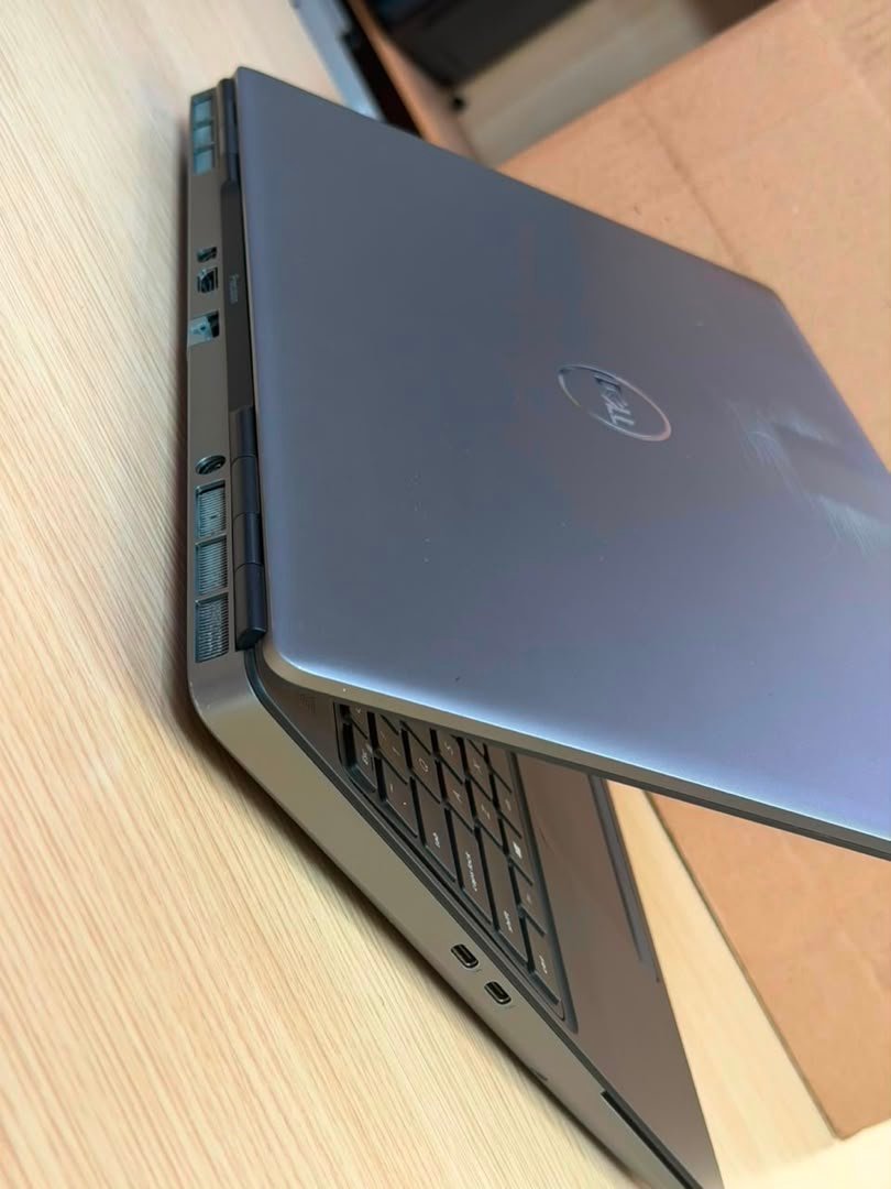 Dell Precision 7550 Workstation i7-10th Generation view 6