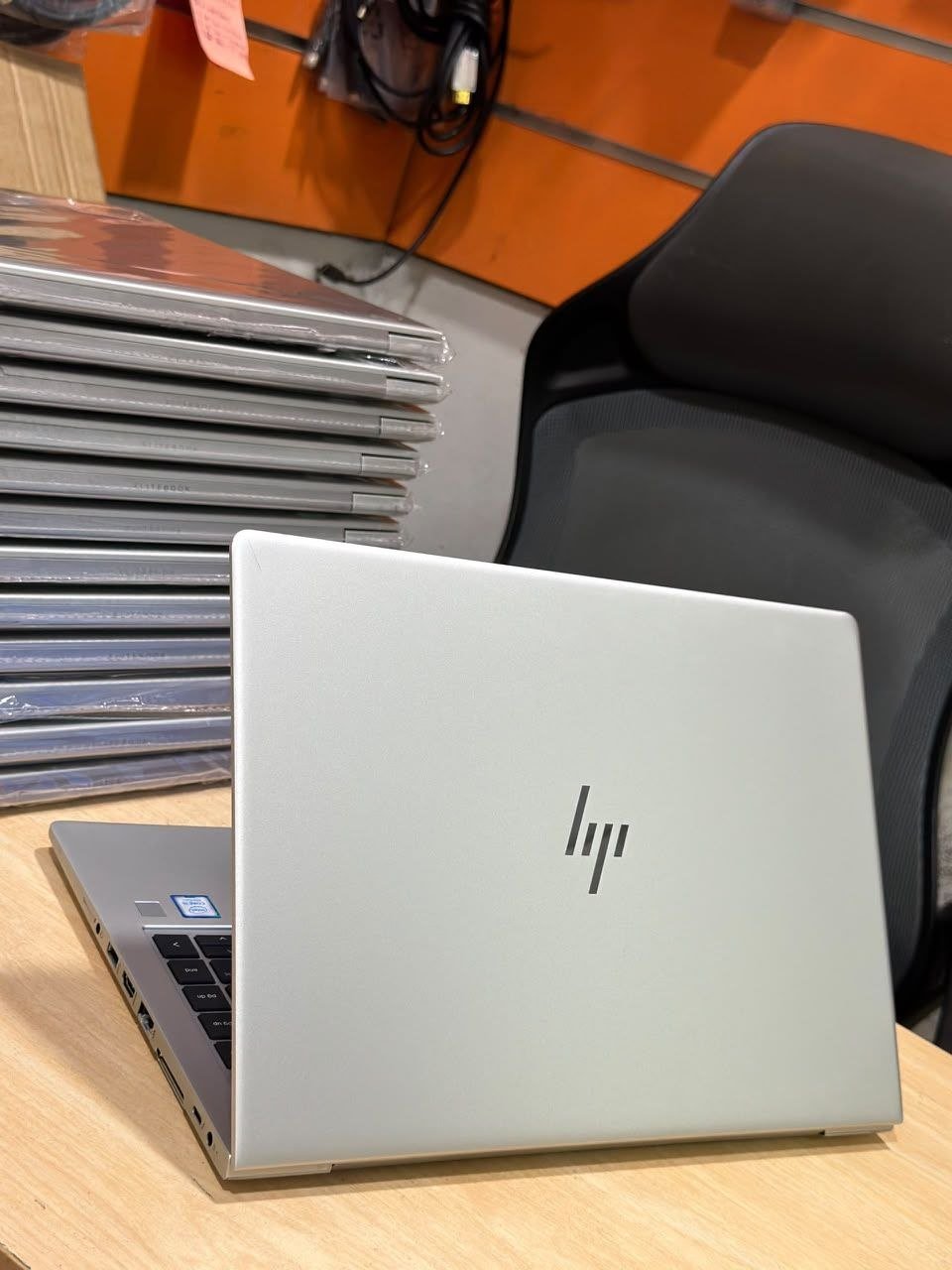 HP EliteBook 840 G5 Intel®️ Core™️ i5 8TH GENERATION view 3
