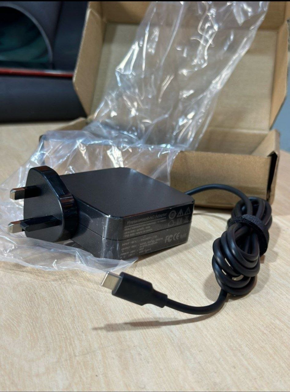 Universal Type C laptop charger view 5