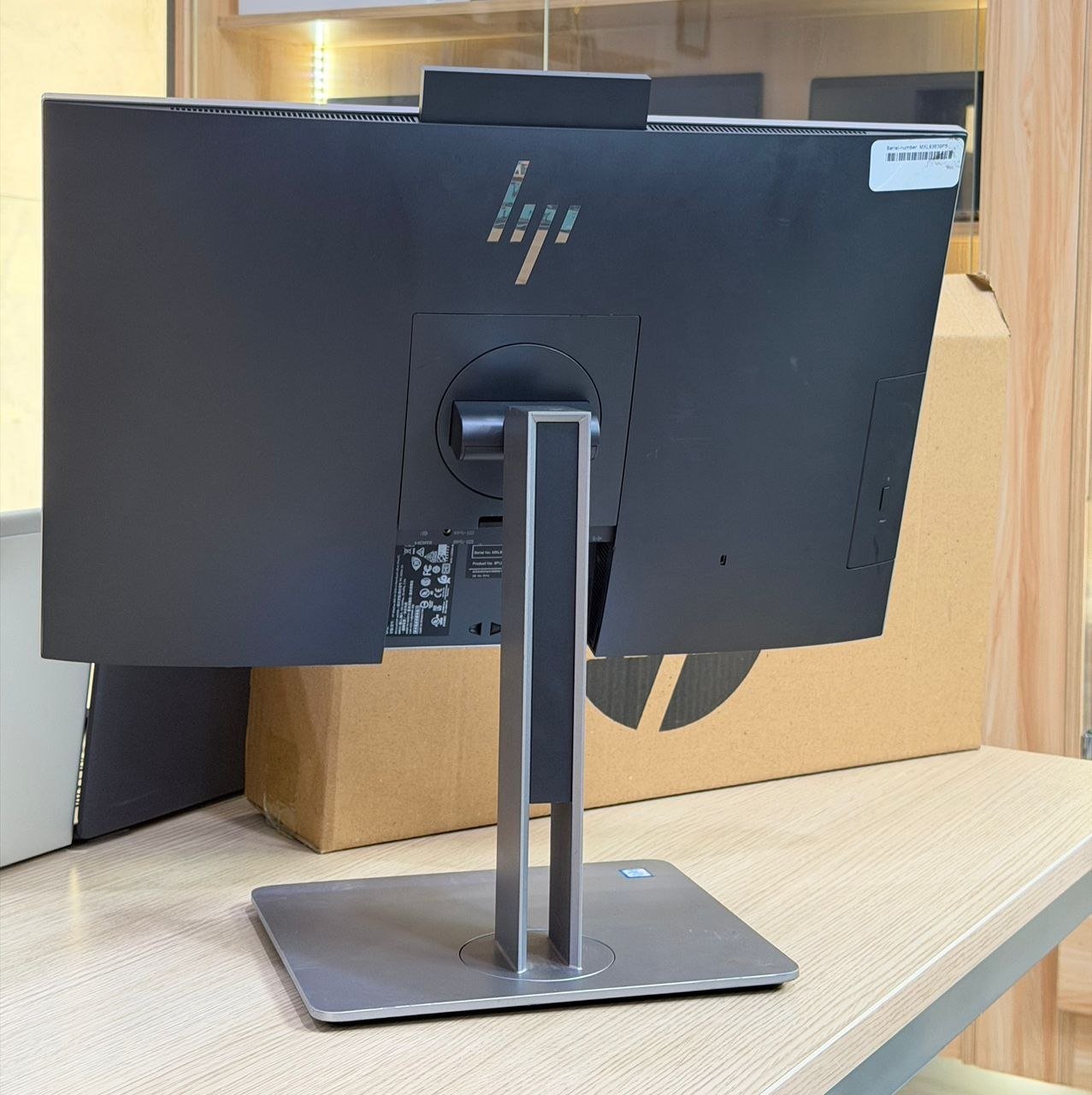 HP EliteDisplay E243i 24” IPS Monitor view 2