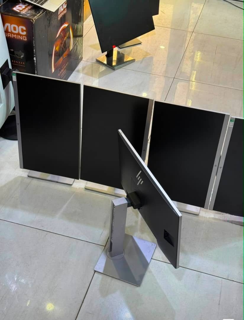 HP EliteDisplay E243i 24” IPS Monitor view 3