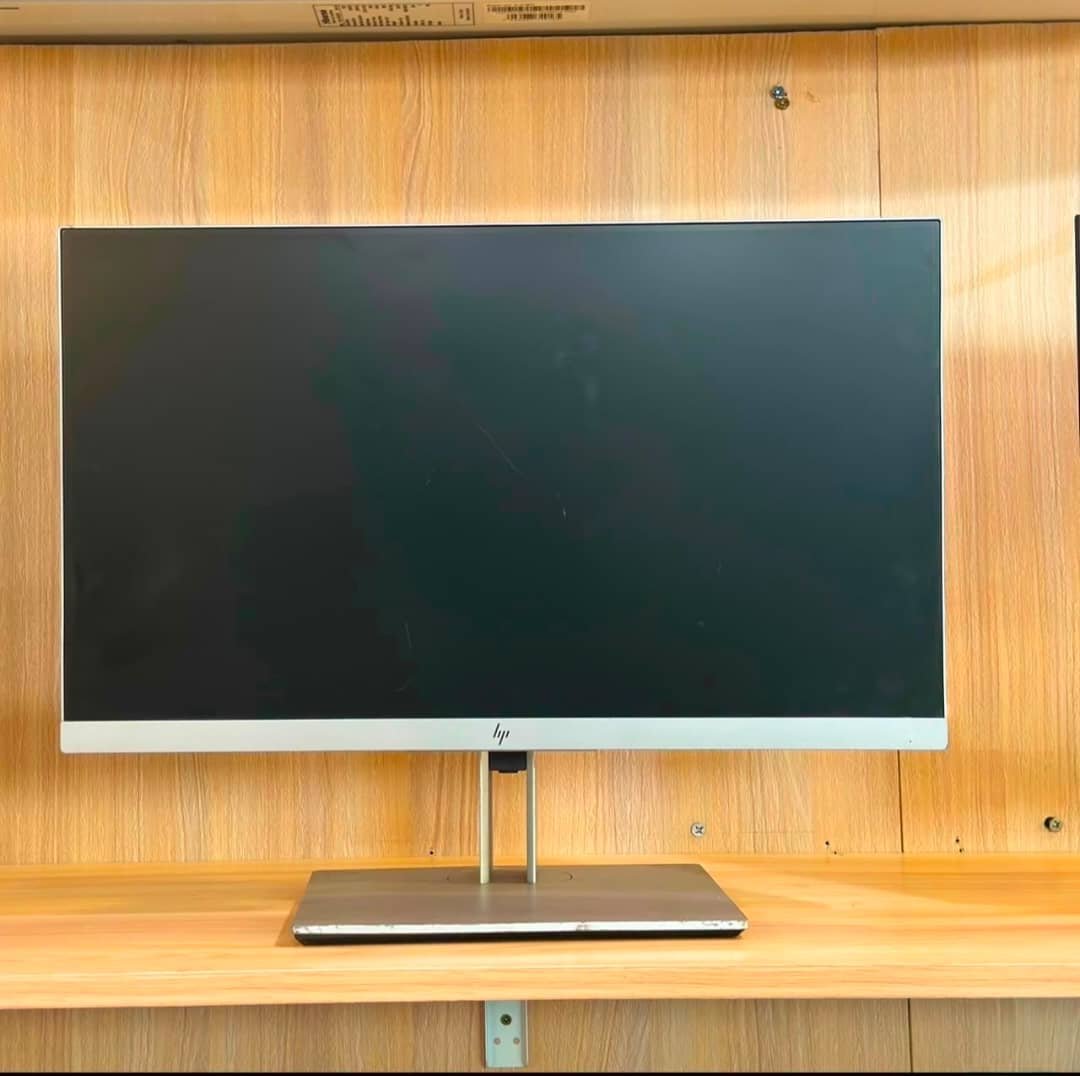 HP EliteDisplay E243i 24” IPS Monitor view 5