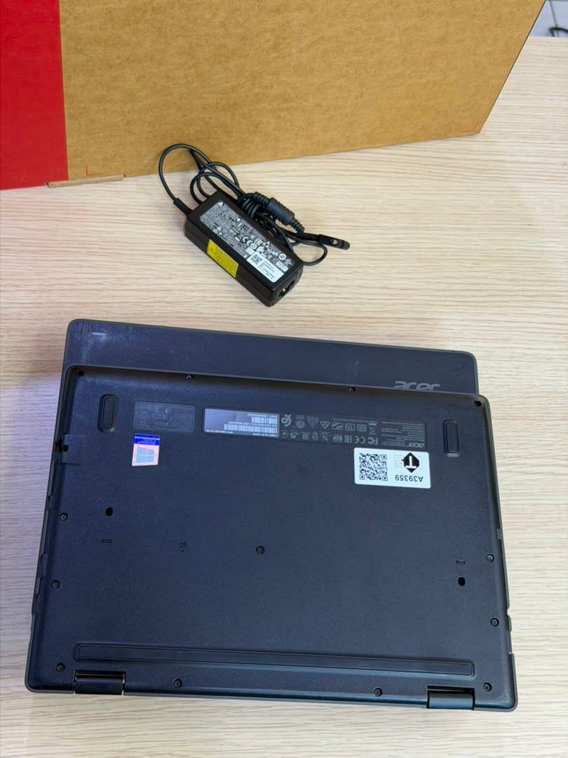 Acer TravlMate Spin x360 view 2