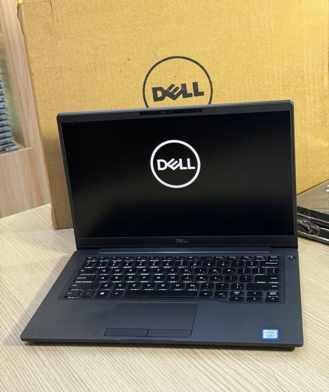 Dell Latitude 7400 Intel®️ Core™️ i7 view 2