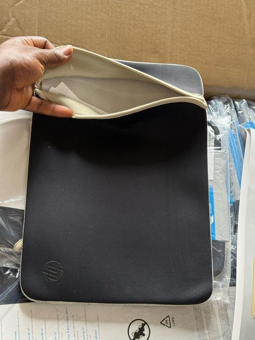 HP Original Reversible Protective Laptop Sleeve view 3