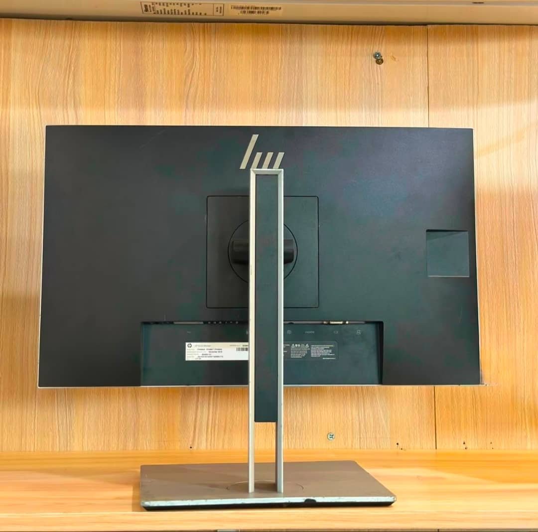 HP EliteDisplay E243i 24” IPS Monitor view 4