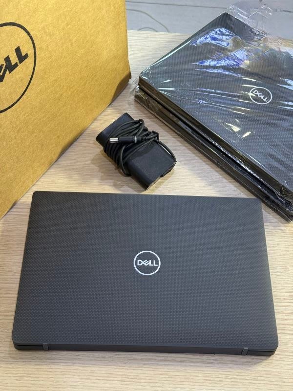 Dell Latitude 7400 Intel®️ Core™️ i7 view 1