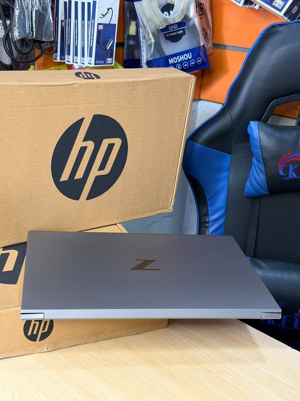 HP ZBook STUDIO G7 M Intel®️Core i7-10850H 10TH GENERATION view 2