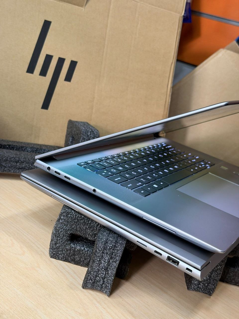 HP ZBOOK STUDIO 16 G10 Intel Core™ i9-13900H 13TH GENERATION view 3