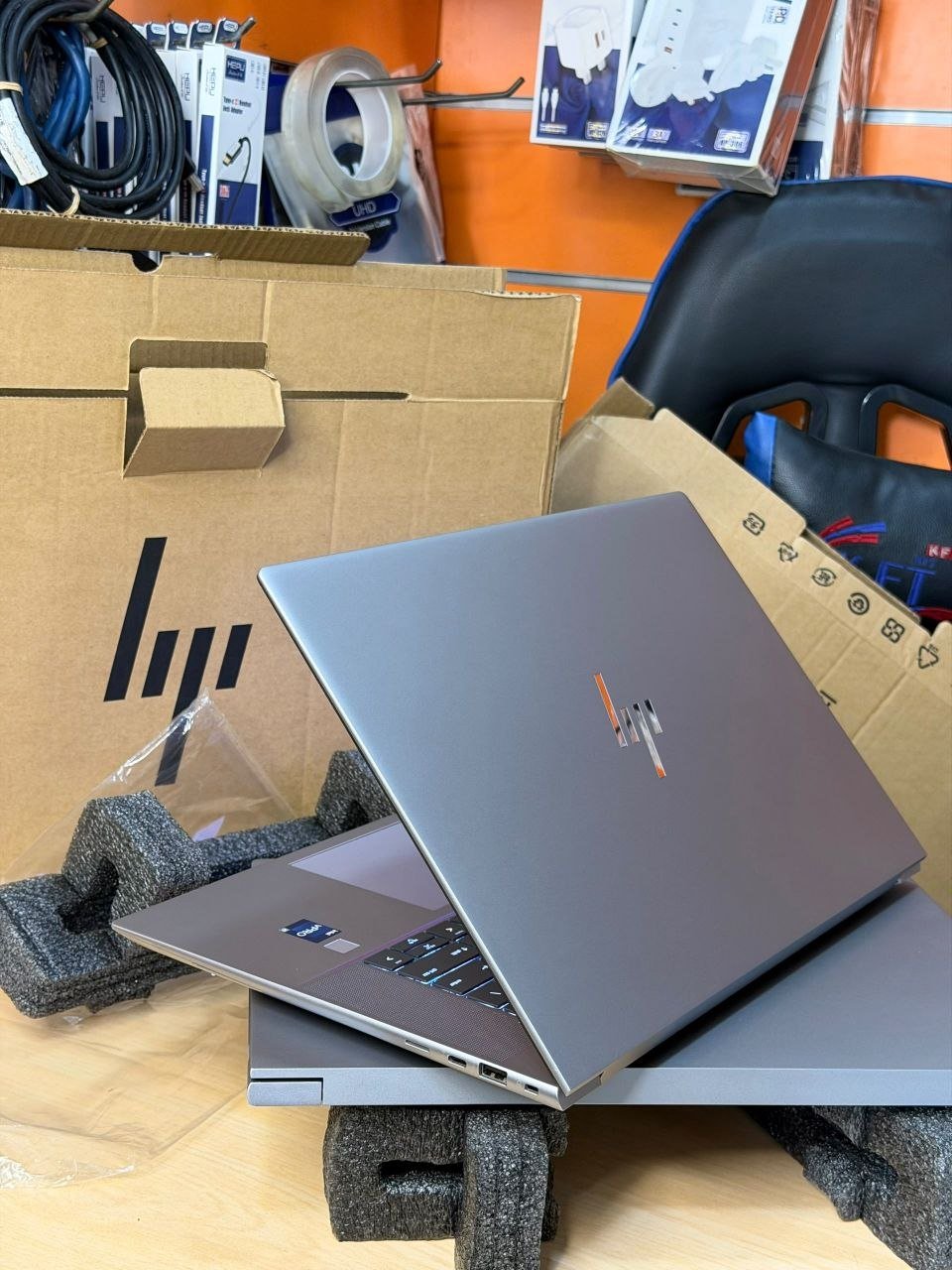 HP ZBOOK STUDIO 16 G10 Intel Core™ i9-13900H 13TH GENERATION view 4